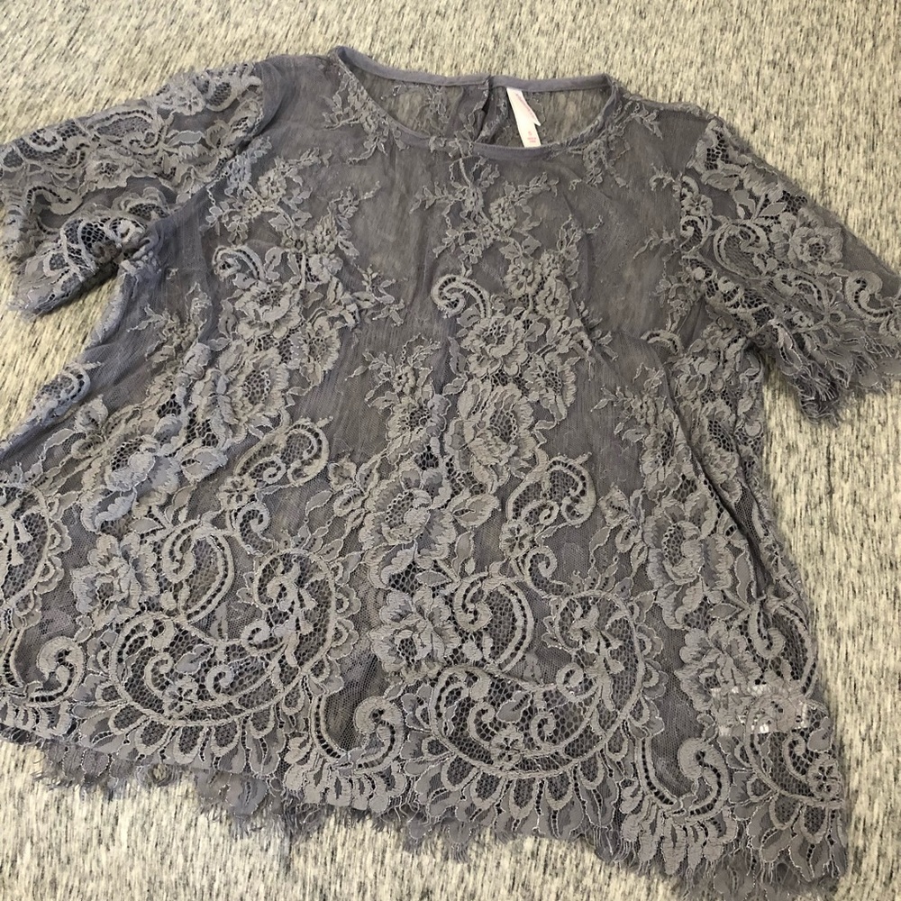 Mesh floral top!